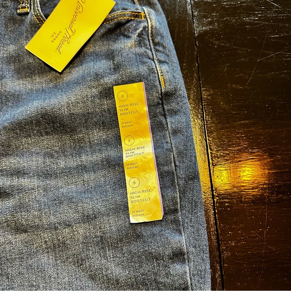 NWT Universal Threads Size 8 Wide Leg Bootcut Jeans Denim Blue Mom Jean Y2k - Picture 5 of 10